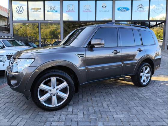 MITSUBISHI PAJERO FULL 3.2 HPE 4X4 16V TURBO INTERCOOLER DIESEL 4P AUTOMÁTICO